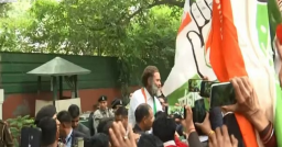 Rahul Gandhi receives warm welcome from supporters on reaching Delhi after Bharat Jodo Yatra